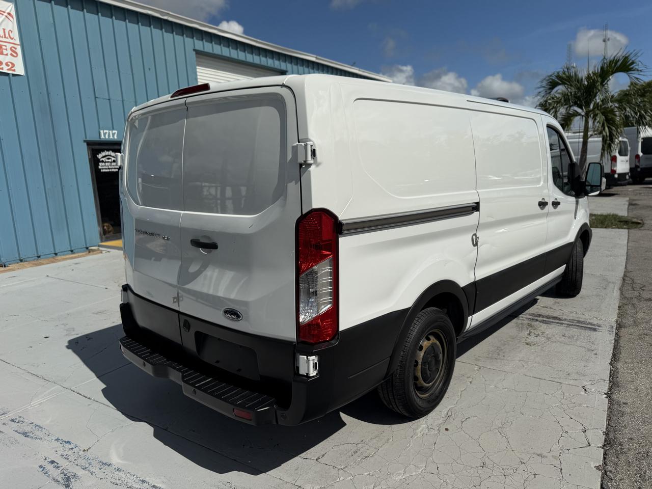 Ford Transit 150 Van Low Roof w/Sliding Pass. 130-in. WB 2019