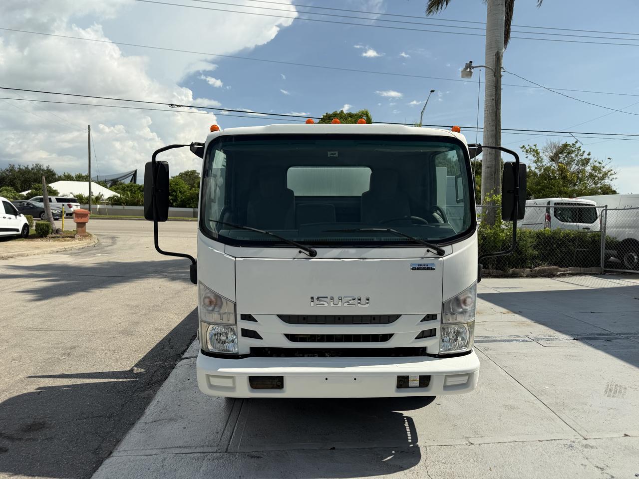 Isuzu NPR  2017