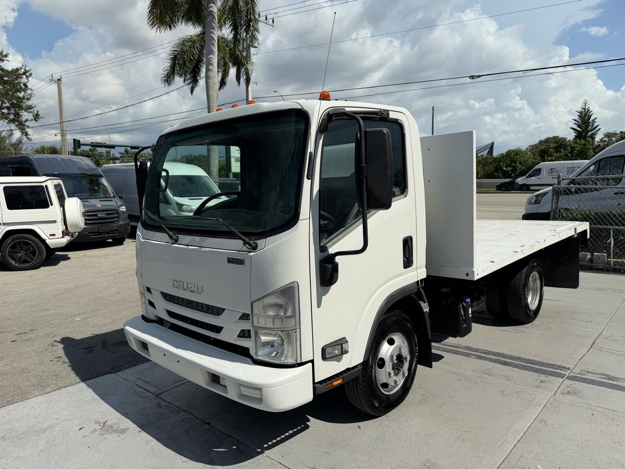 Isuzu NPR  2017