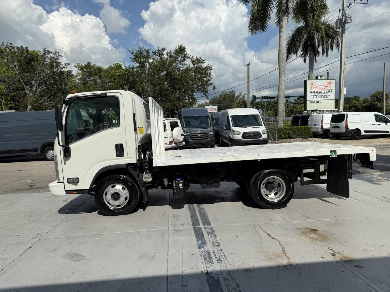 Isuzu NPR  2017