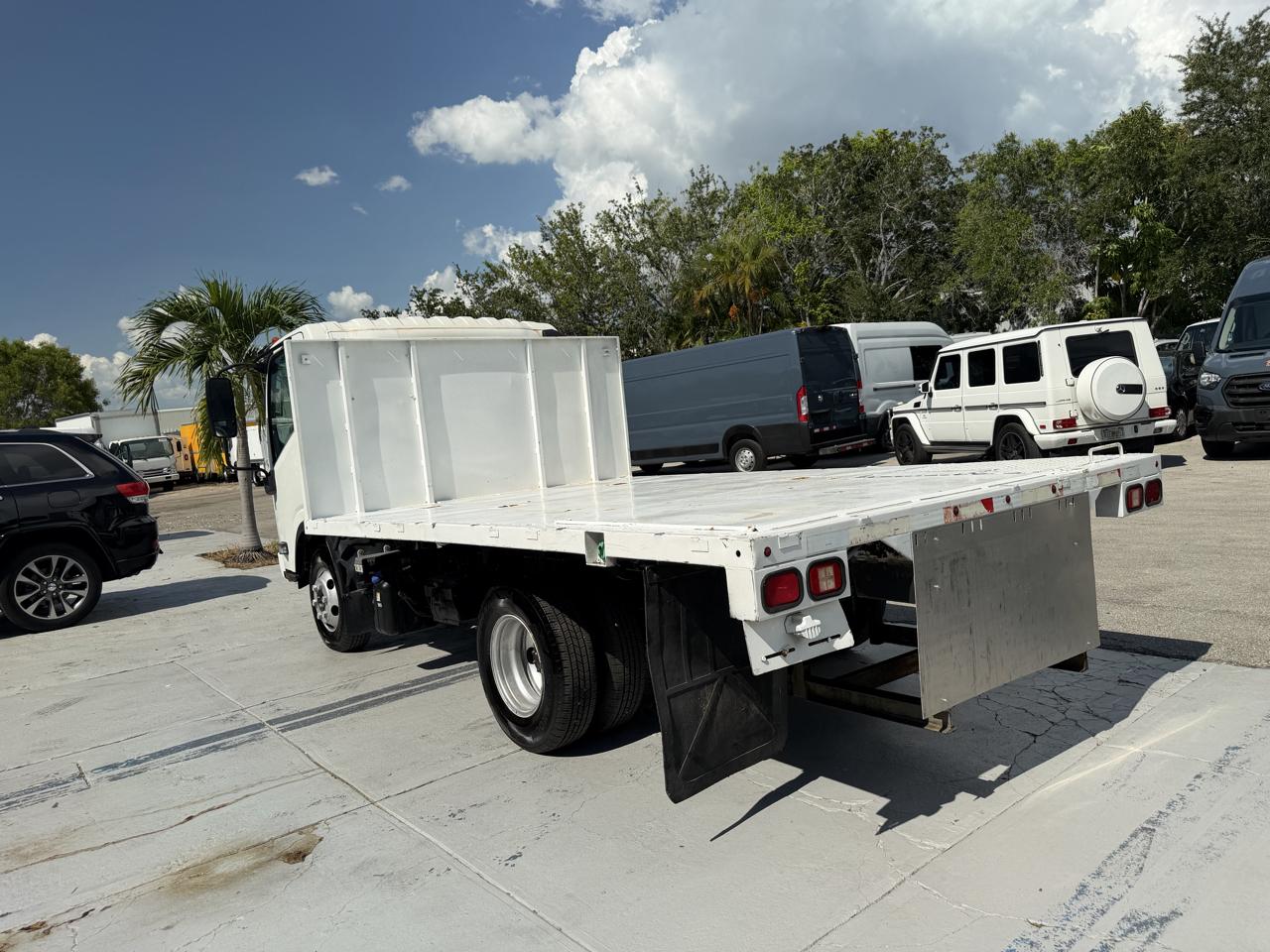 Isuzu NPR  2017