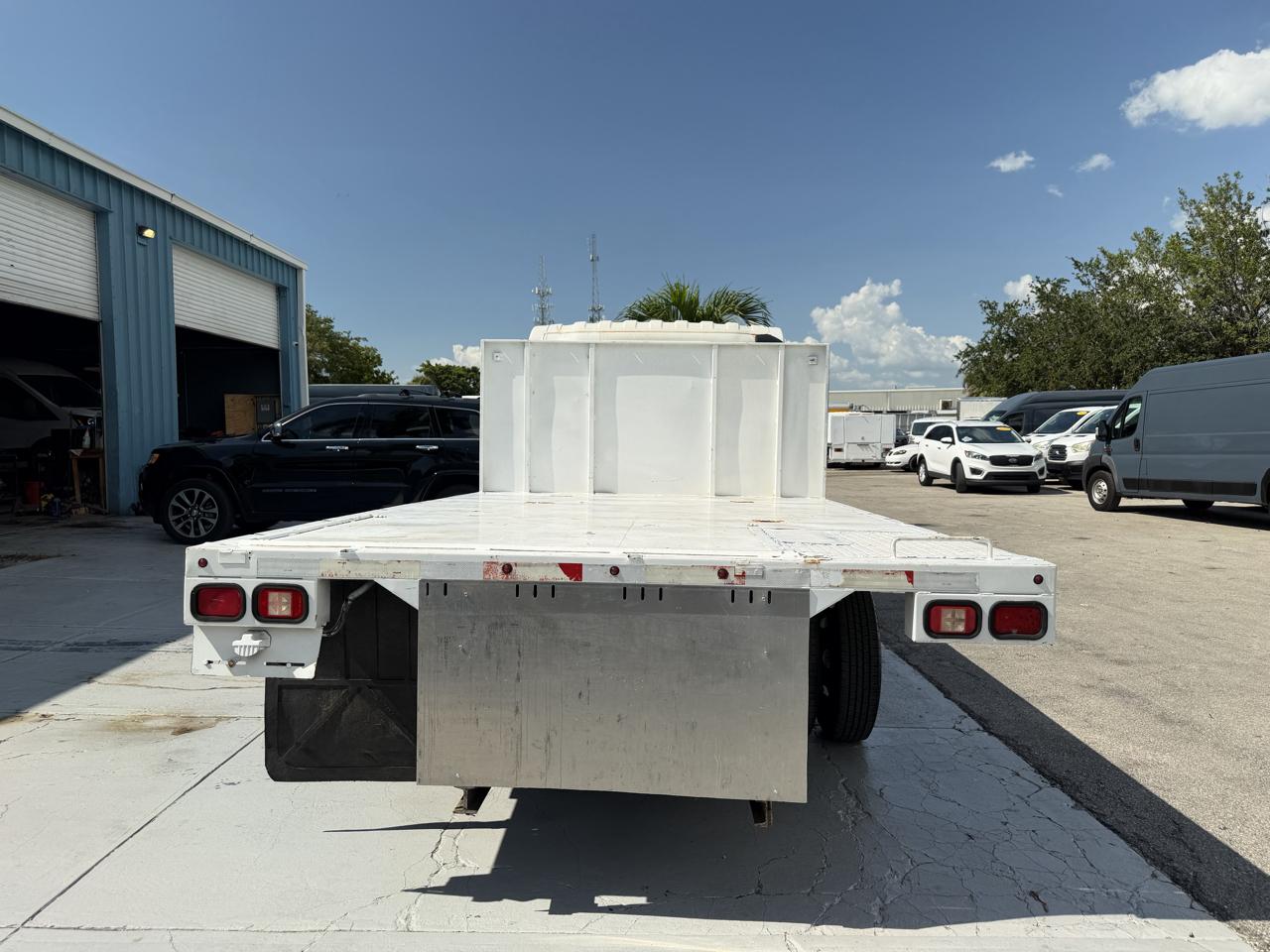Isuzu NPR  2017