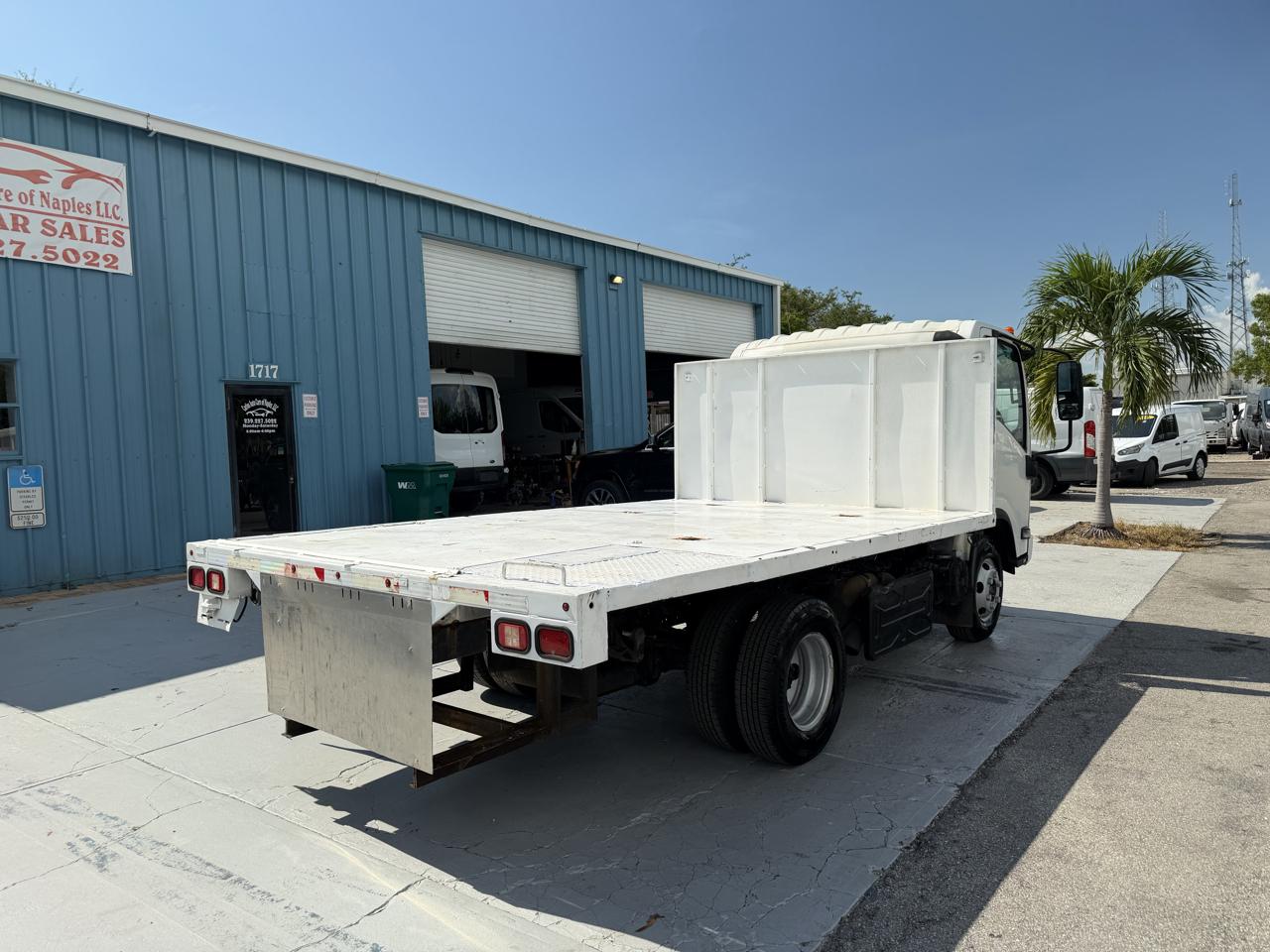 Isuzu NPR  2017