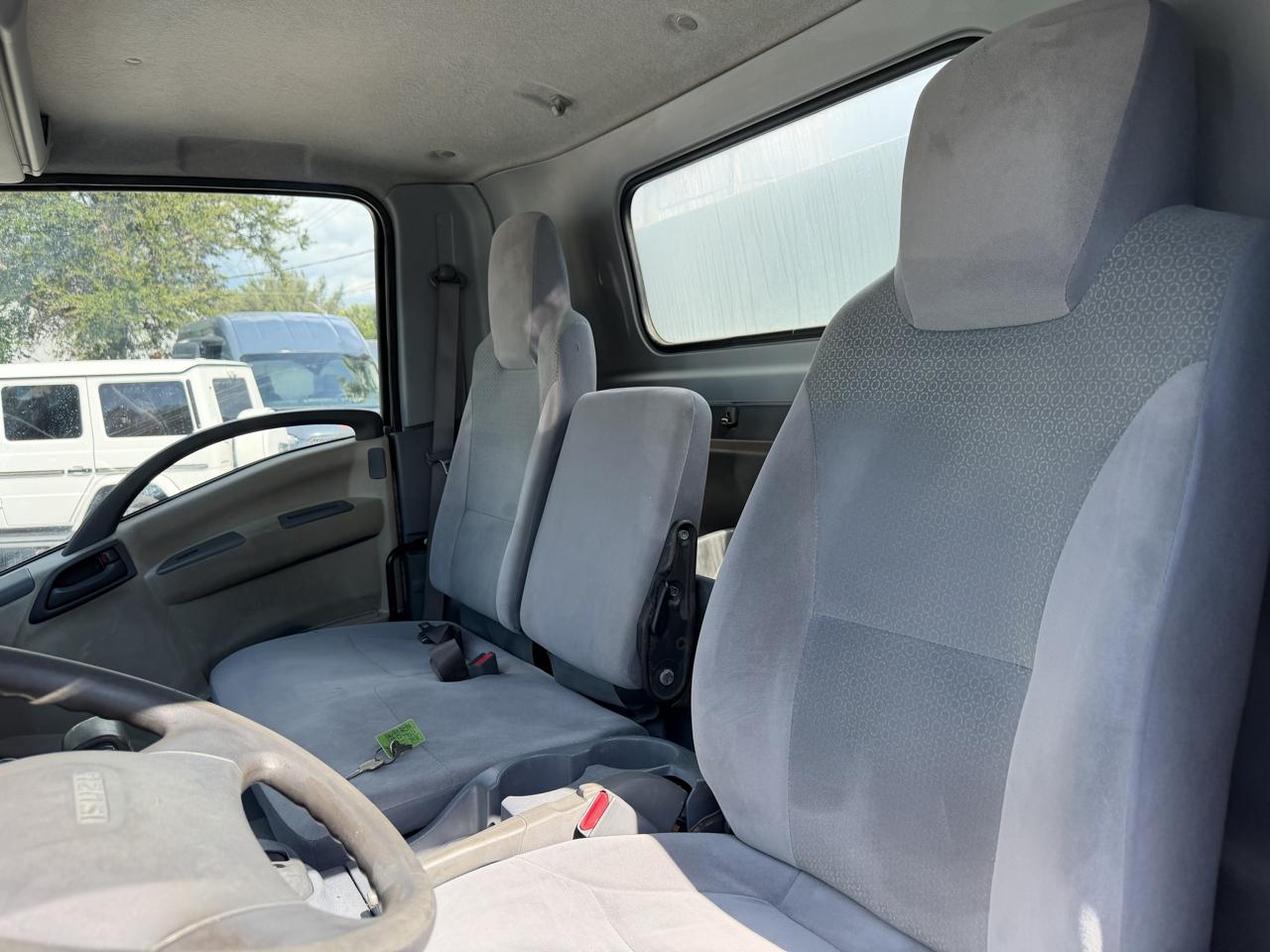 Isuzu NPR  2017