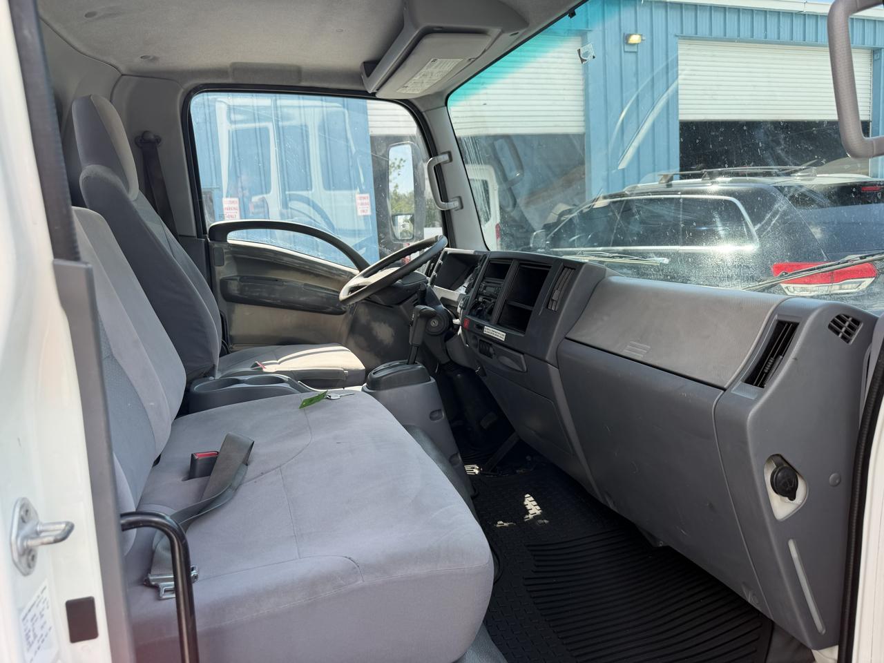 Isuzu NPR  2017