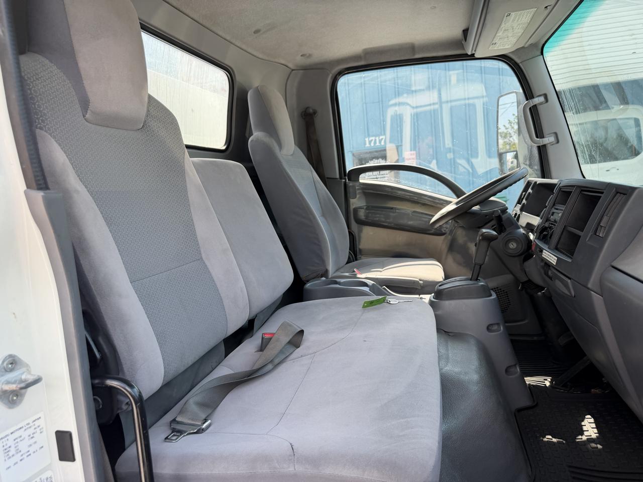 Isuzu NPR  2017
