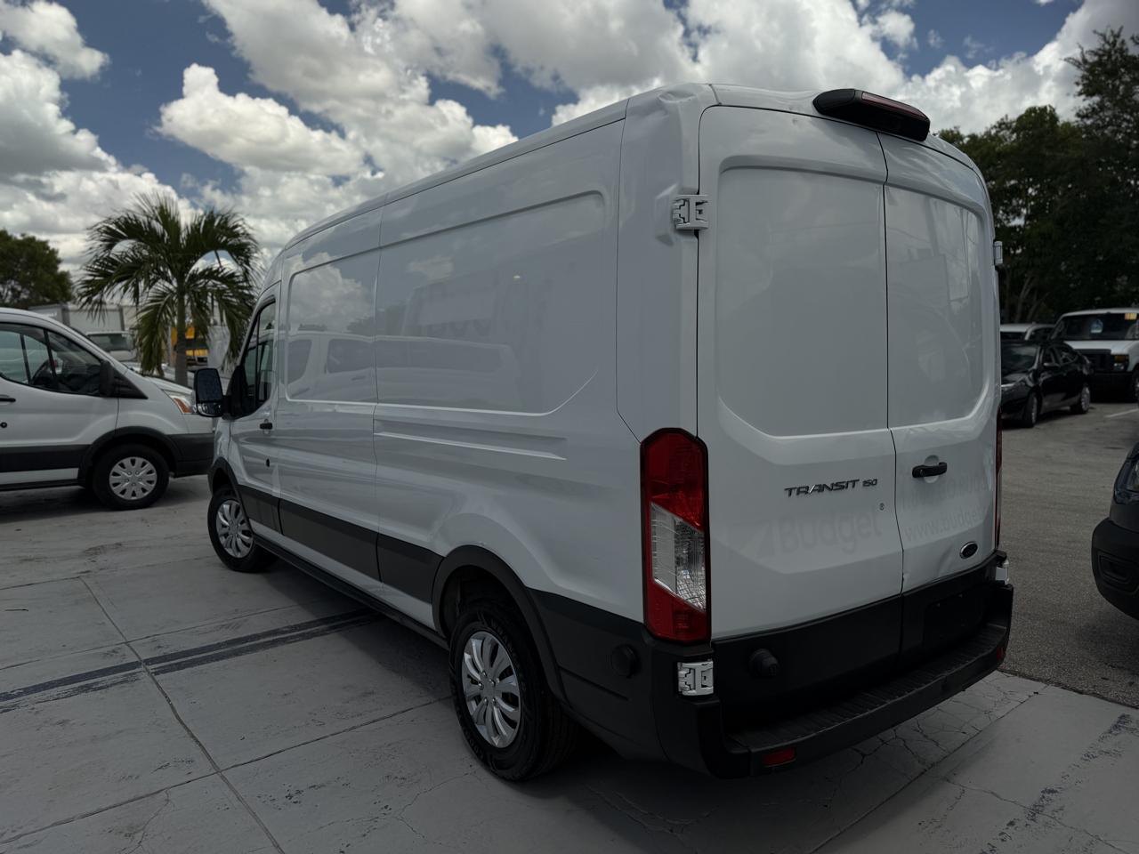 Ford Transit 150 Van Med. Roof w/Sliding Pass. 148-in. WB 2018