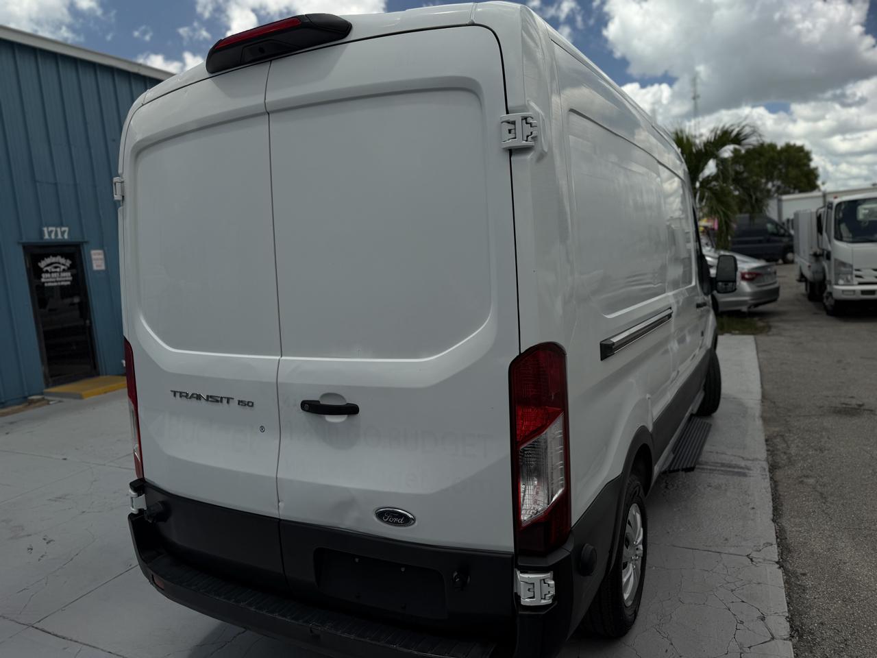 Ford Transit 150 Van Med. Roof w/Sliding Pass. 148-in. WB 2018