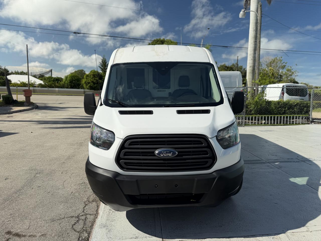 Ford Transit 250 Van Med. Roof w/Sliding Pass. 148-in. WB 2018