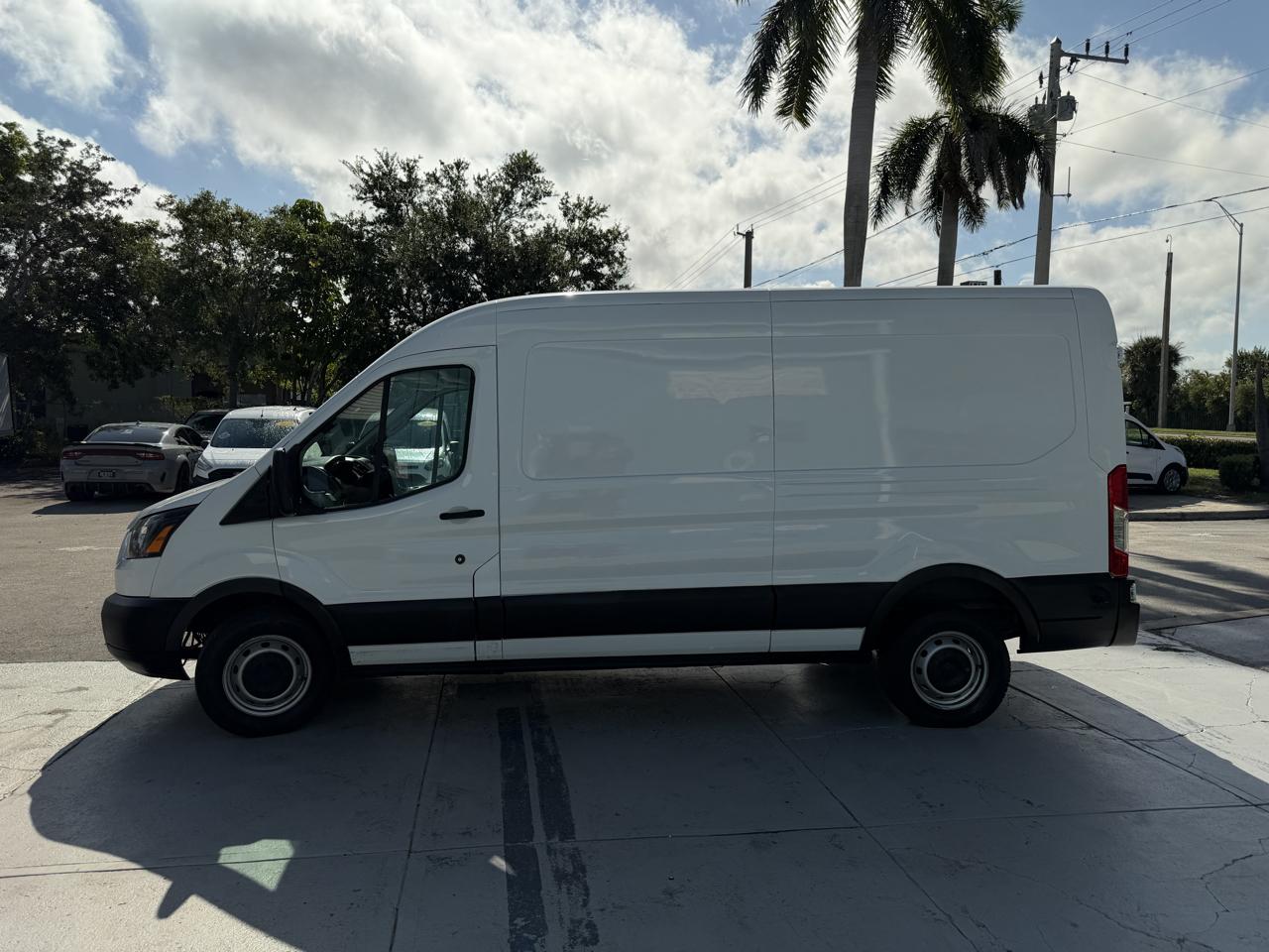 Ford Transit 250 Van Med. Roof w/Sliding Pass. 148-in. WB 2018