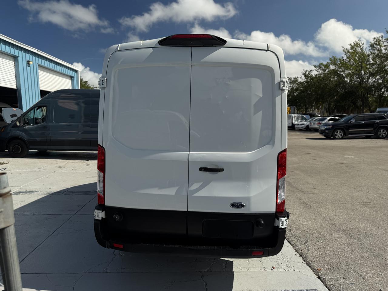 Ford Transit 250 Van Med. Roof w/Sliding Pass. 148-in. WB 2018
