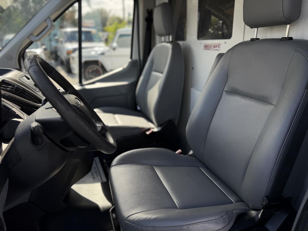 Ford Transit 250 Van Med. Roof w/Sliding Pass. 148-in. WB 2018