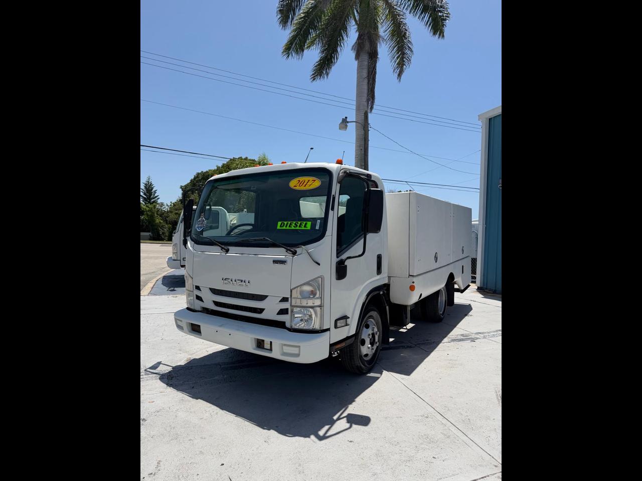 Isuzu NPR  2017