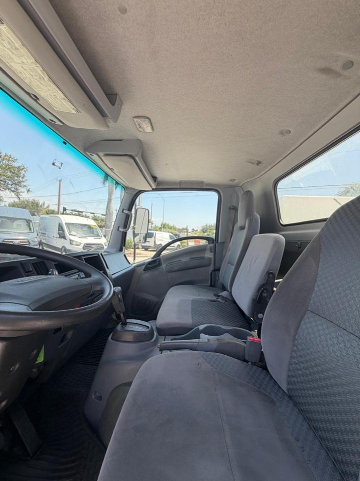 Isuzu NPR  2017