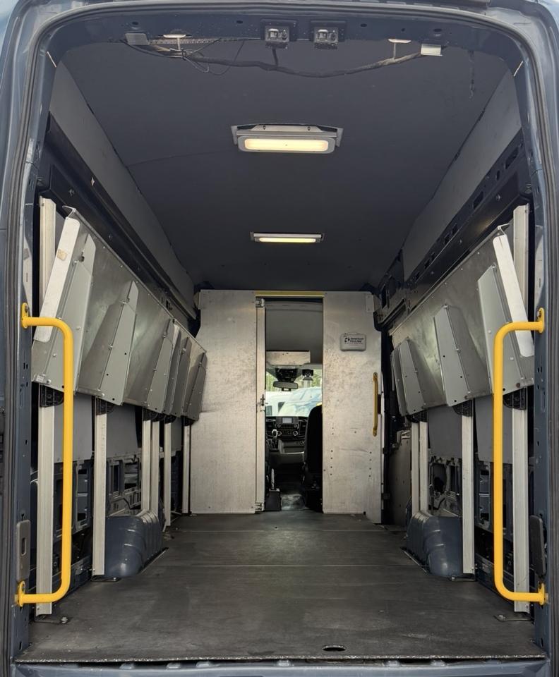 Ford Transit 250 Van High Roof w/Sliding Pass. 148-in. WB EL 2020