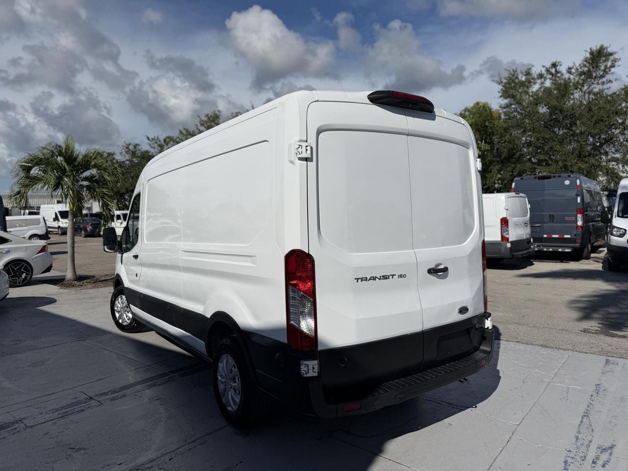 Ford Transit 150 Van Med. Roof w/Sliding Pass. 148-in. WB 2019