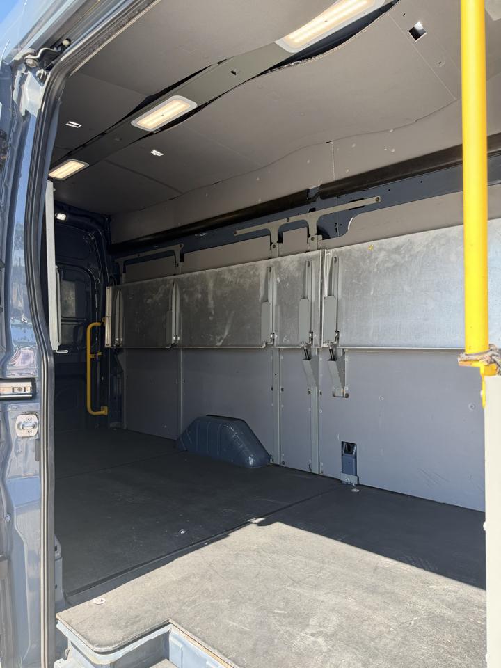 Ford Transit 250 Van High Roof w/Sliding Pass. 148-in. WB EL 2020