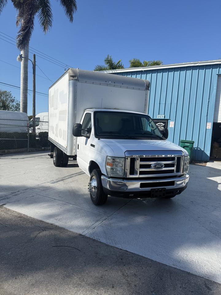 Ford Econoline E-350 Super Duty 2015