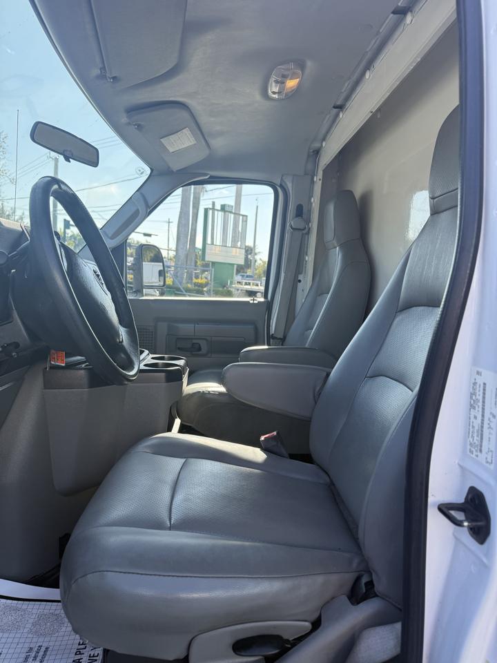 Ford Econoline E-350 Super Duty 2015