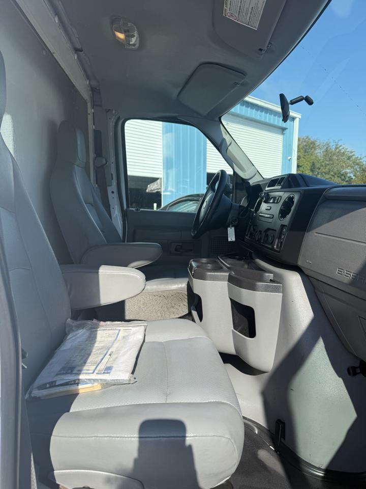Ford Econoline E-350 Super Duty 2015