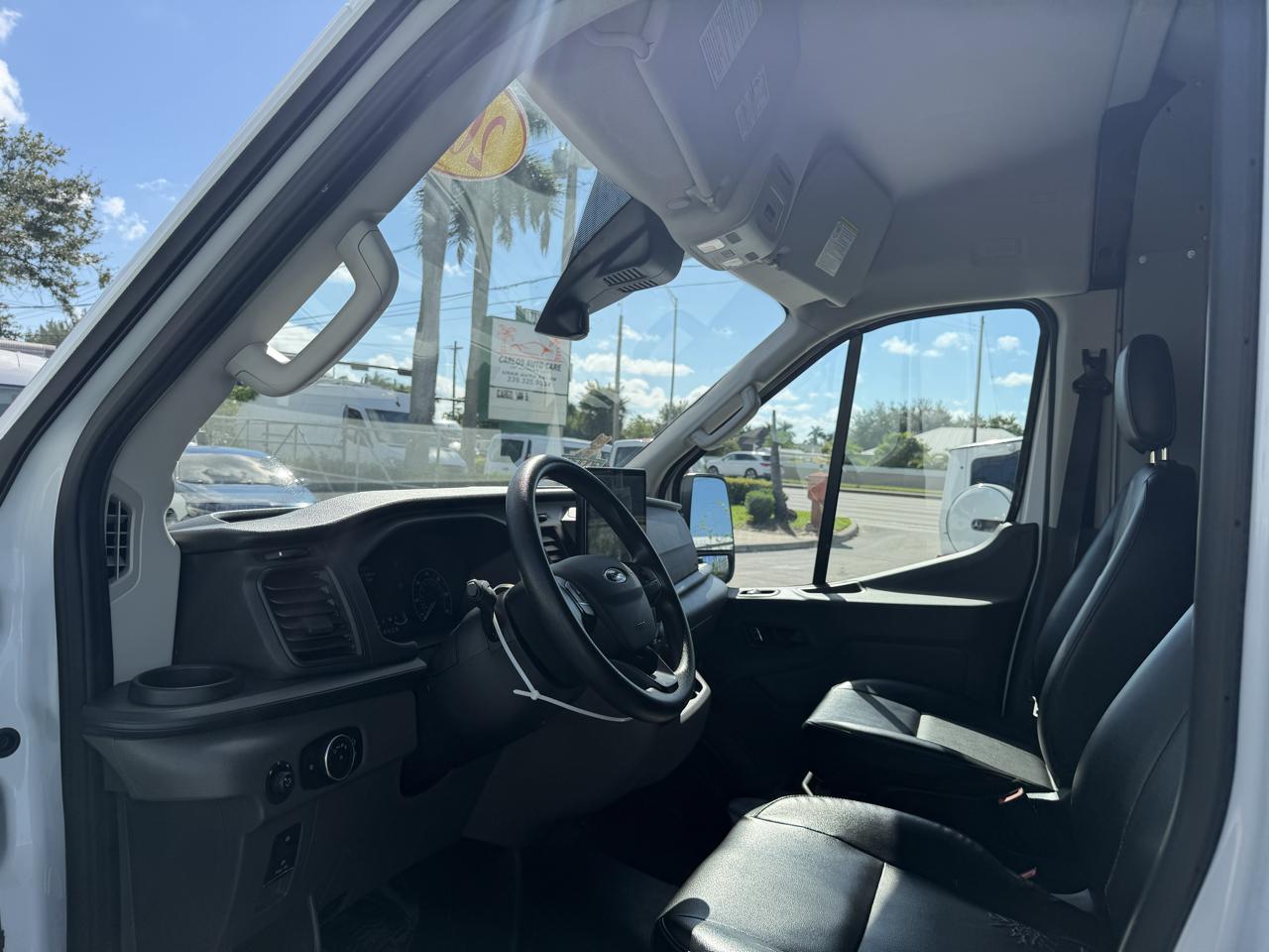 Ford Transit 150  2023