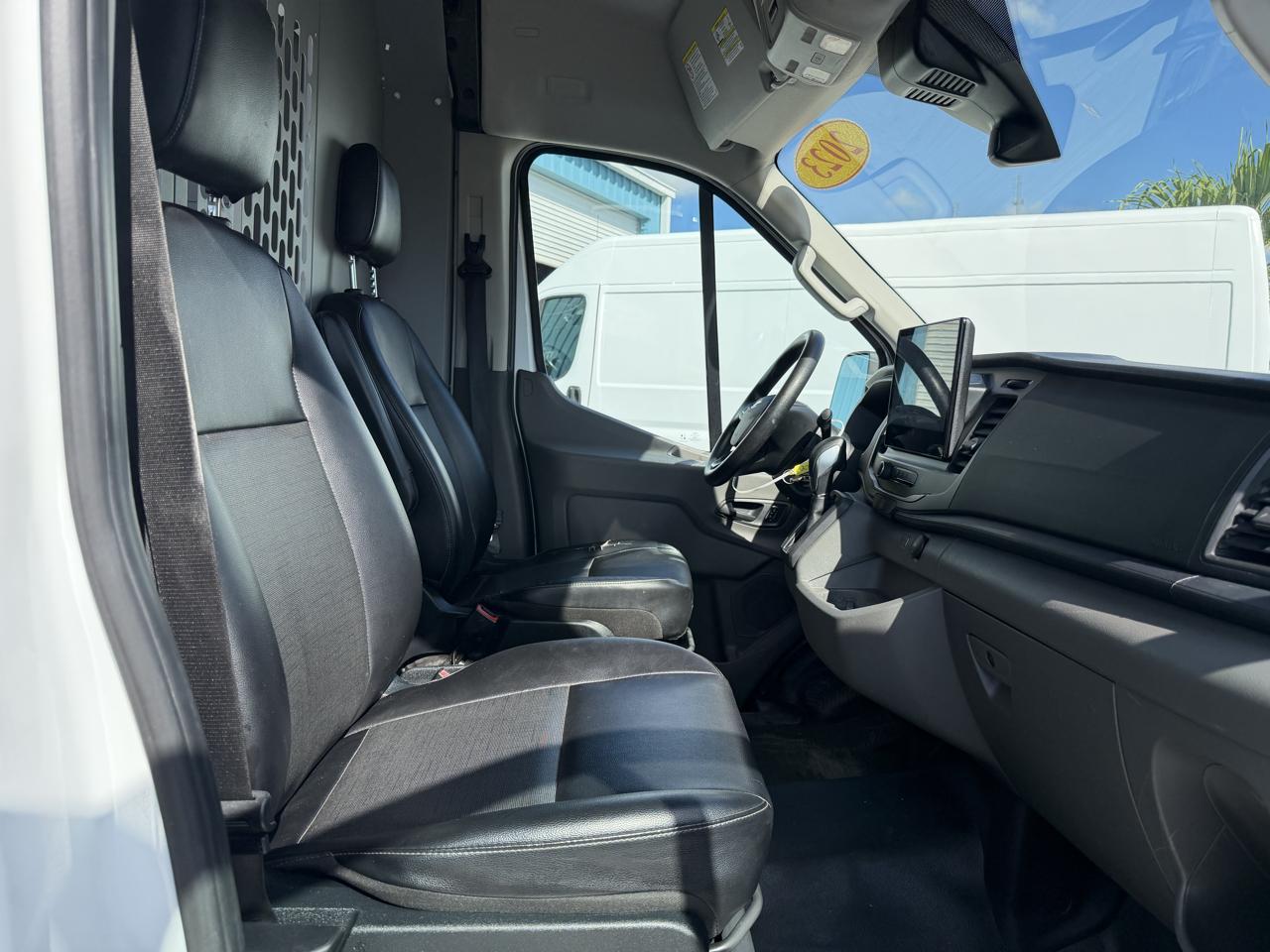Ford Transit 150  2023