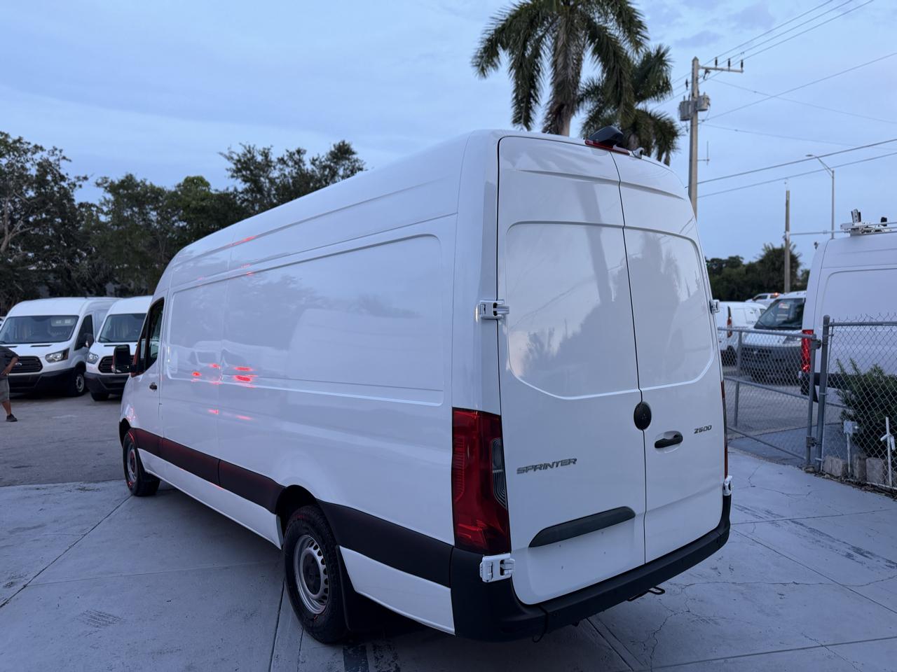 Mercedes-Benz Sprinter 3500 Wagon High Roof 170-in. WB 2019