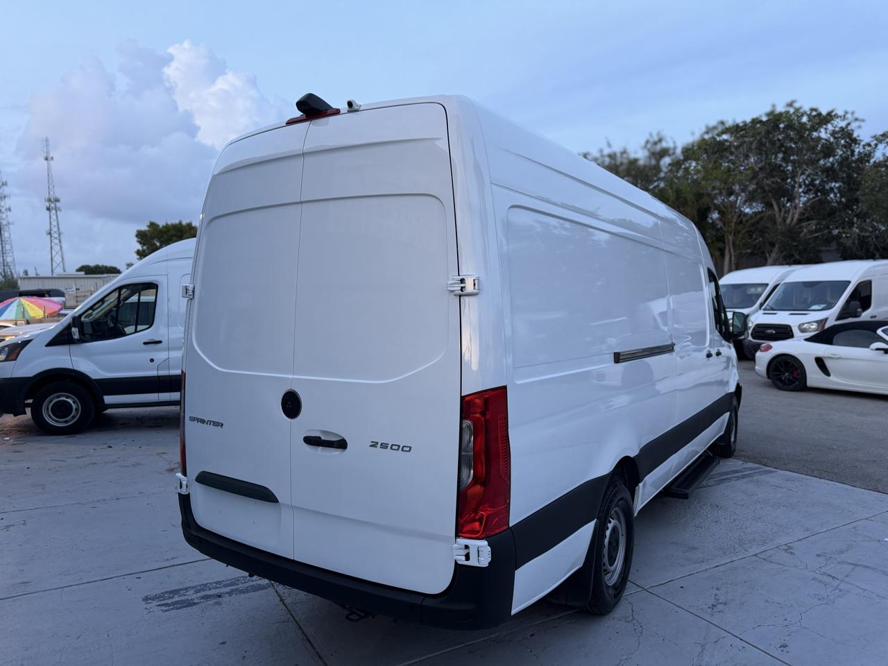Mercedes-Benz Sprinter 3500 Wagon High Roof 170-in. WB 2019