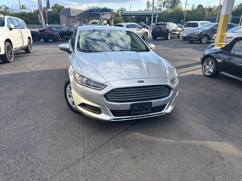 2014 Ford Fusion S photo 2