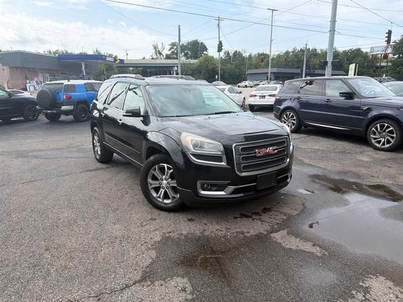 GMC Acadia photo 2
