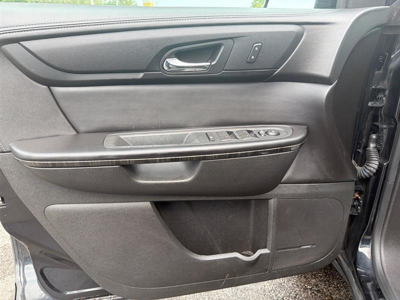 GMC Acadia photo 12