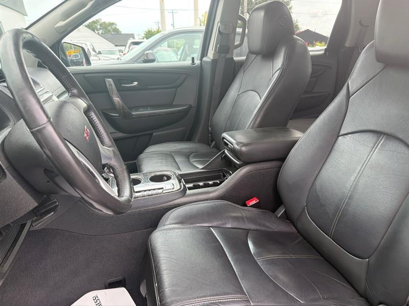 GMC Acadia photo 13
