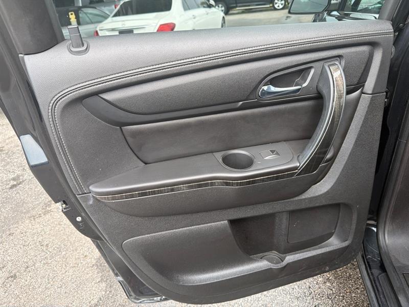 GMC Acadia photo 16