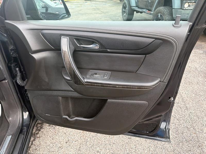 GMC Acadia photo 24