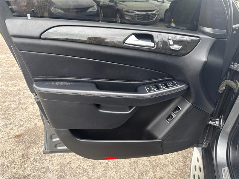 Mercedes-Benz GLS-Class photo 13