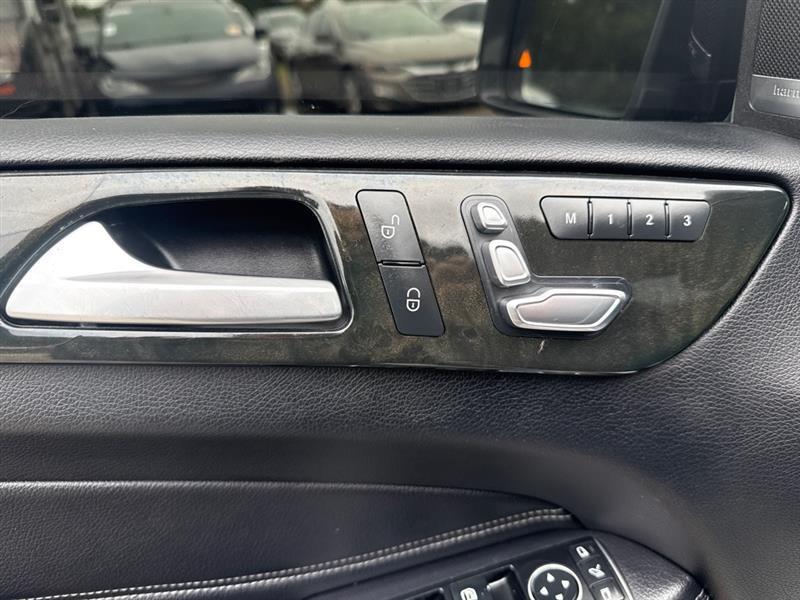 Mercedes-Benz GLS-Class photo 14