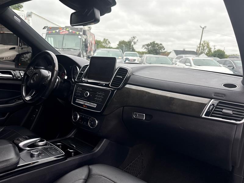 Mercedes-Benz GLS-Class photo 31
