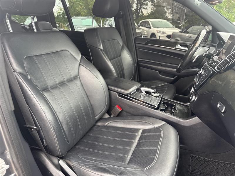 Mercedes-Benz GLS-Class photo 32