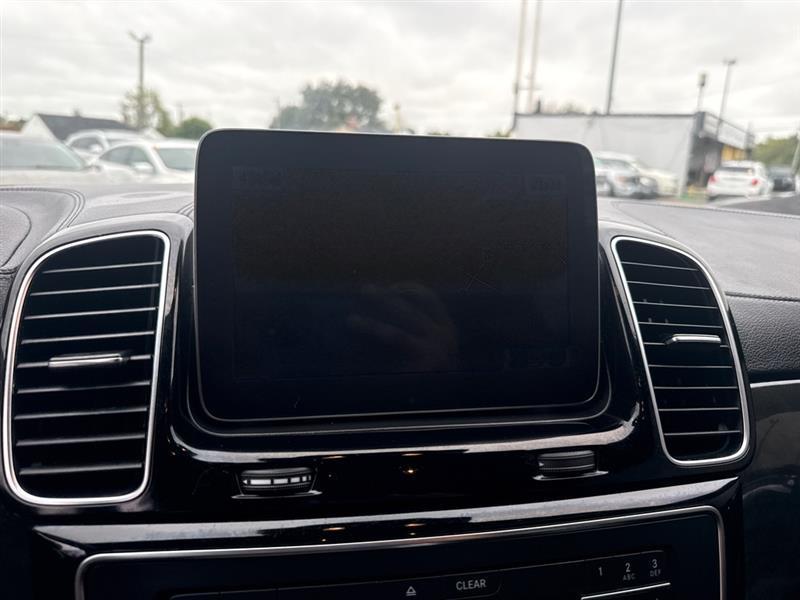 Mercedes-Benz GLS-Class photo 36
