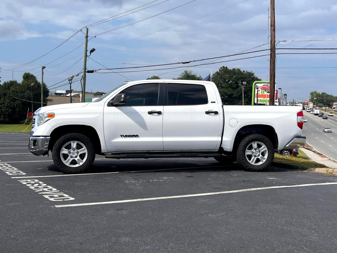 2017 Toyota Tundra SR5 photo 3