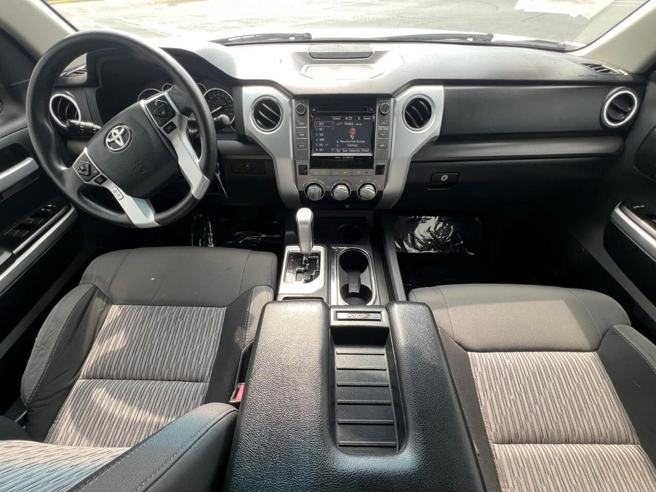 2017 Toyota Tundra SR5 photo 9