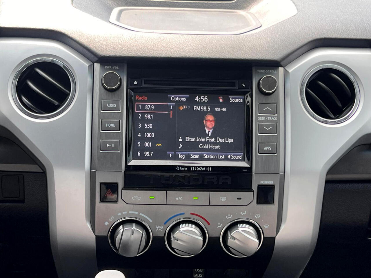 2017 Toyota Tundra SR5 photo 10