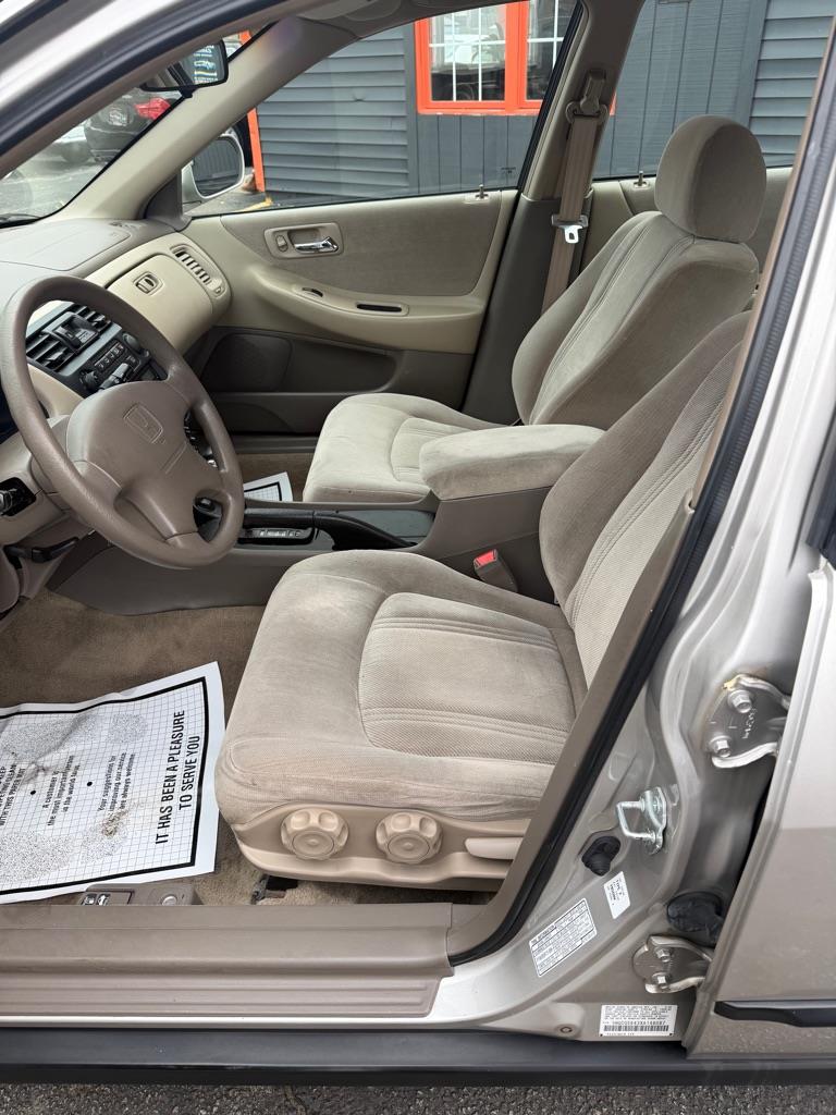 Honda Accord LX sedan 1999