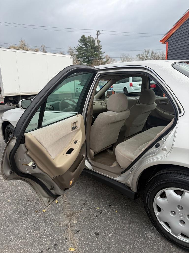 Honda Accord LX sedan 1999