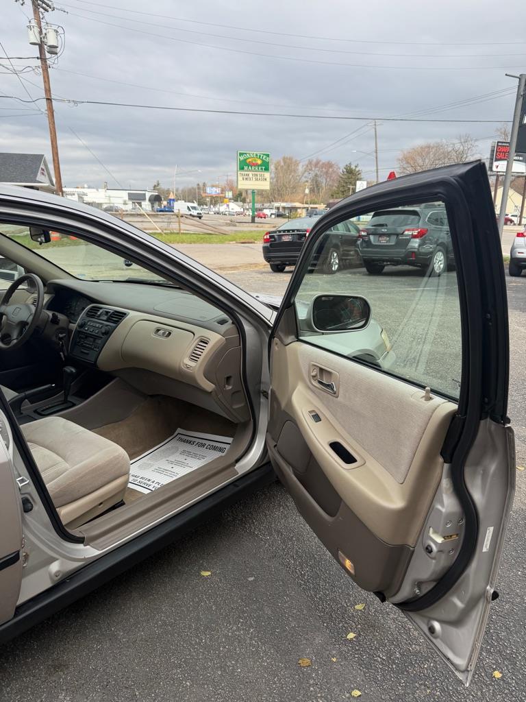 Honda Accord LX sedan 1999