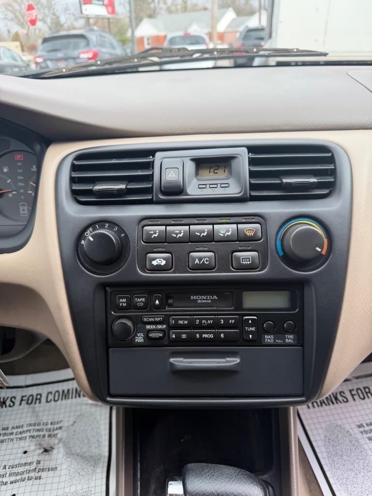 Honda Accord LX sedan 1999