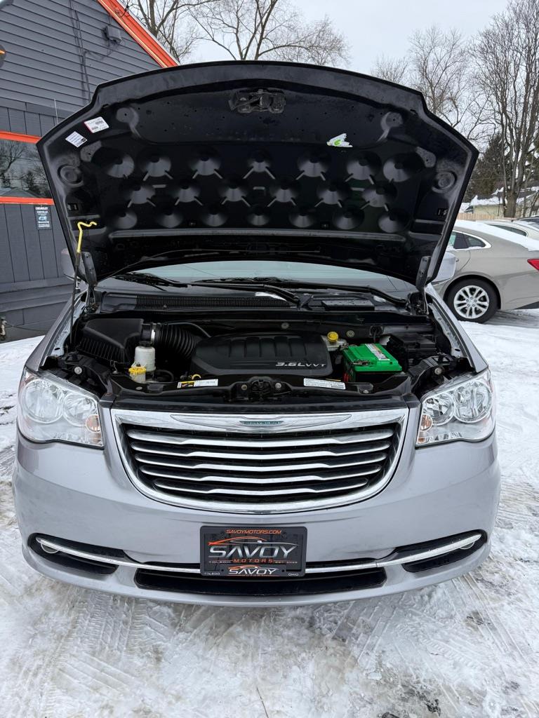 Chrysler Town & Country Touring 2013