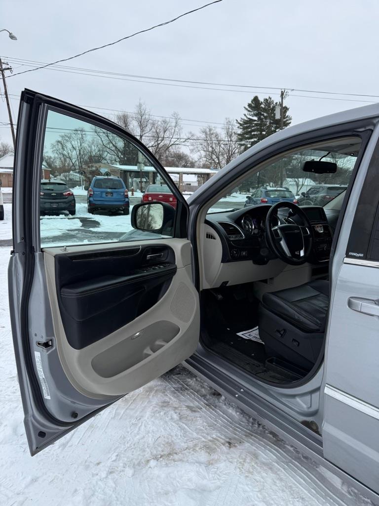 Chrysler Town & Country Touring 2013