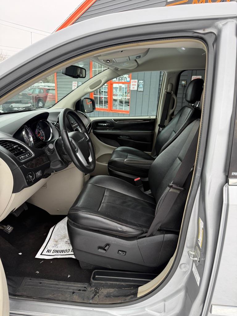 Chrysler Town & Country Touring 2013