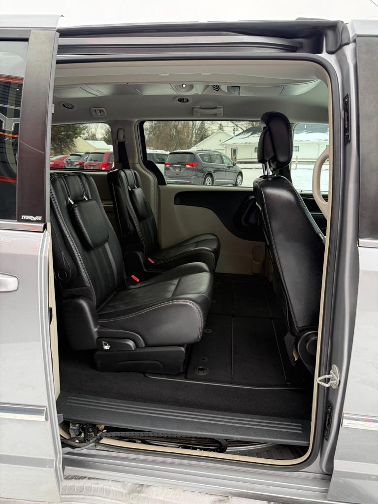 Chrysler Town & Country Touring 2013